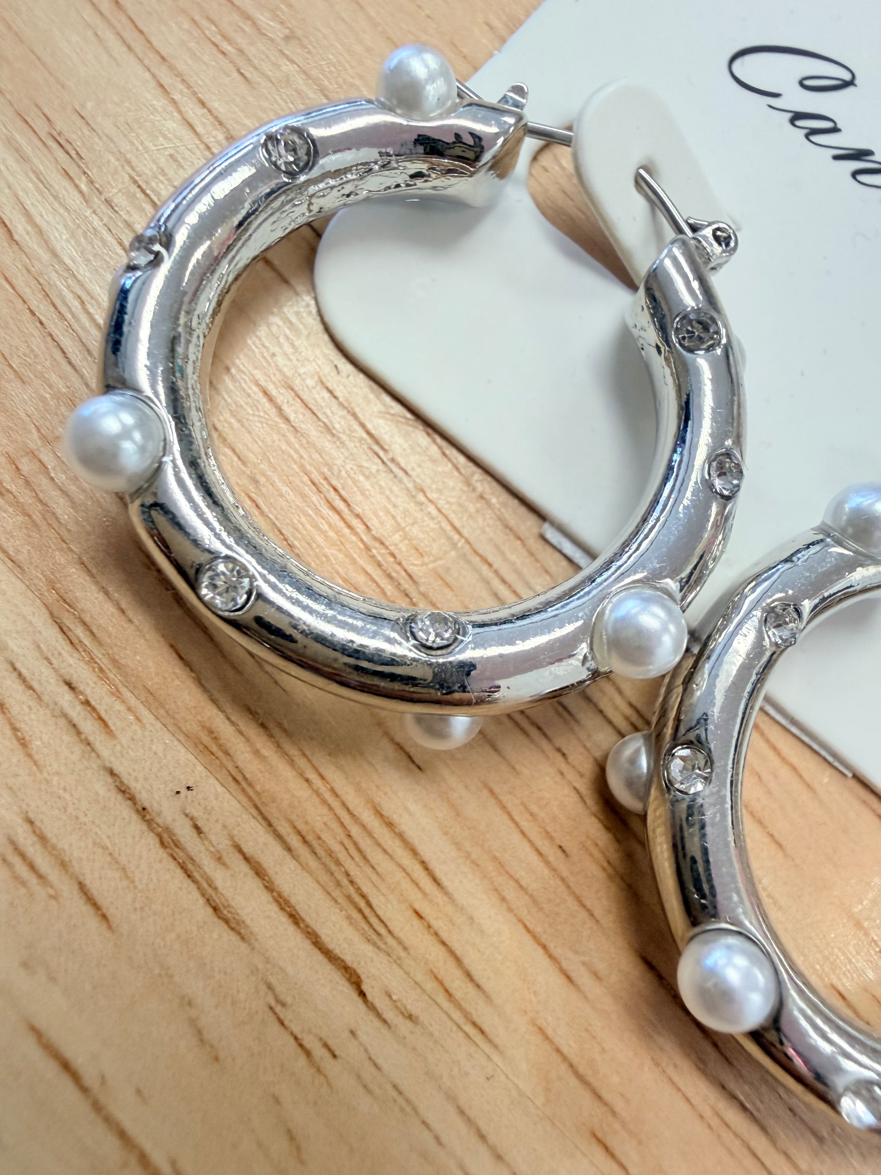 Pearl chunky hoops